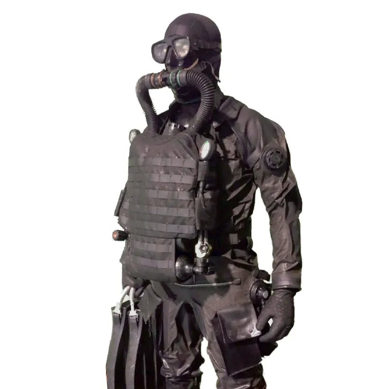 Combat diver wearing a SIEL oxygen closed-circuit rebreather